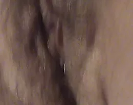 Spruta milf med hårig fitta