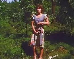 Retro girl Masturbates utomhus