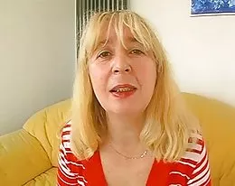 Chubby hårig Gammal Knullar i soffan