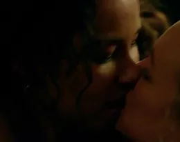 Jessica Parker Kennedy, Hannah nya, andra - svart segel